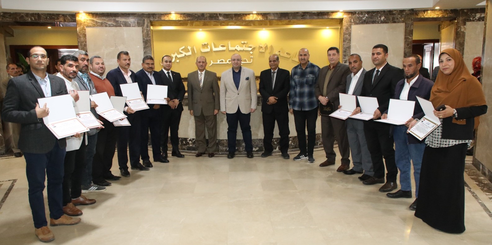 المحافظ يبحث سبل تعزيز الإيرادات مع لجنة الإعلانات 
